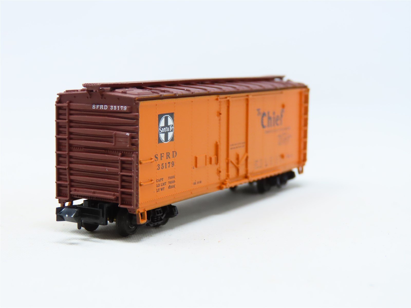 N Scale Con-Cor 001-008851 SFRD Santa Fe 'The Chief' 40' Reefer #35179