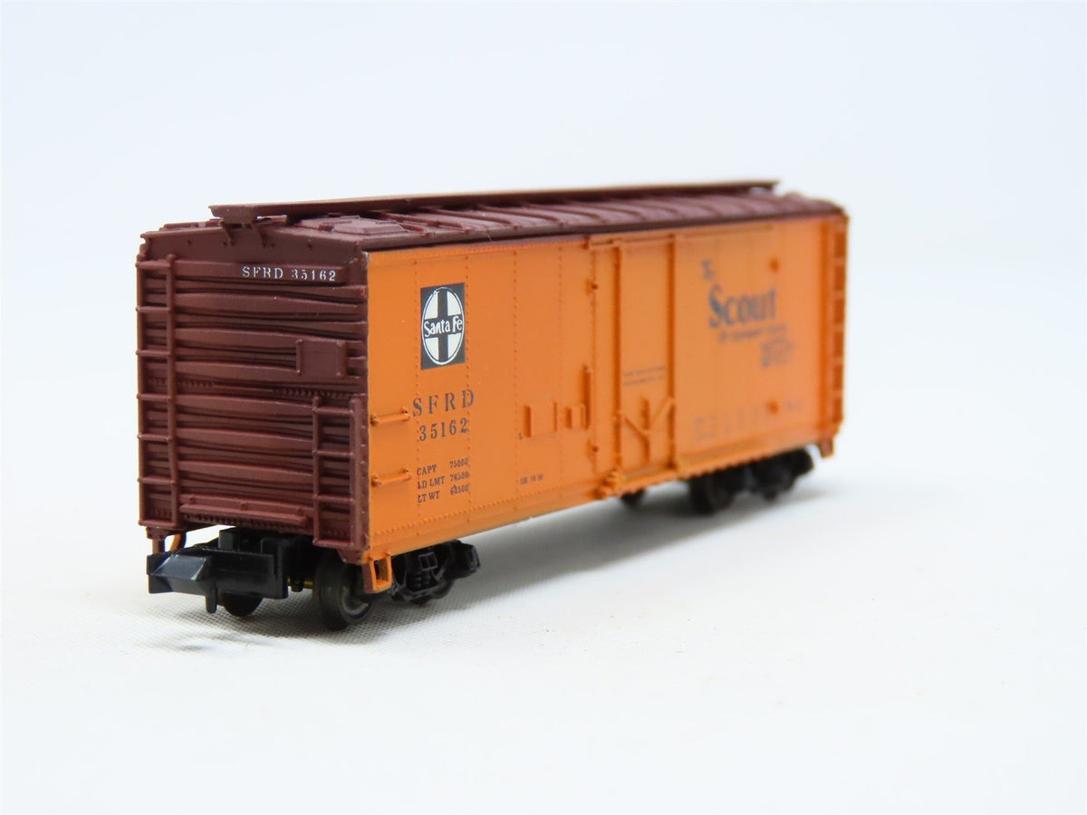 N Scale Con-Cor 001-008850 SFRD Santa Fe &#39;Scout&#39; 40&#39; Steel Reefer #35162