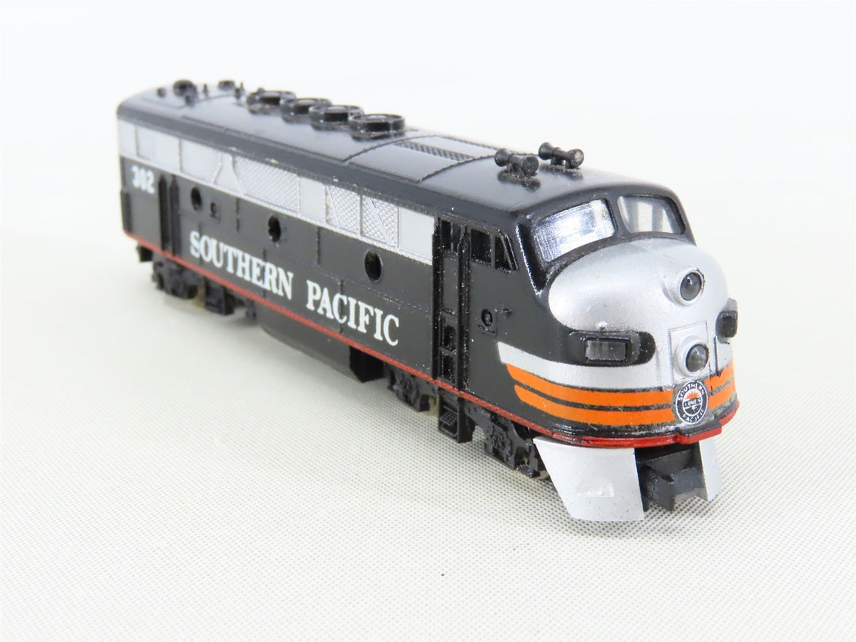 N Scale Con-Cor 2301K SP Southern Pacific F3 Diesel Locomotive #302