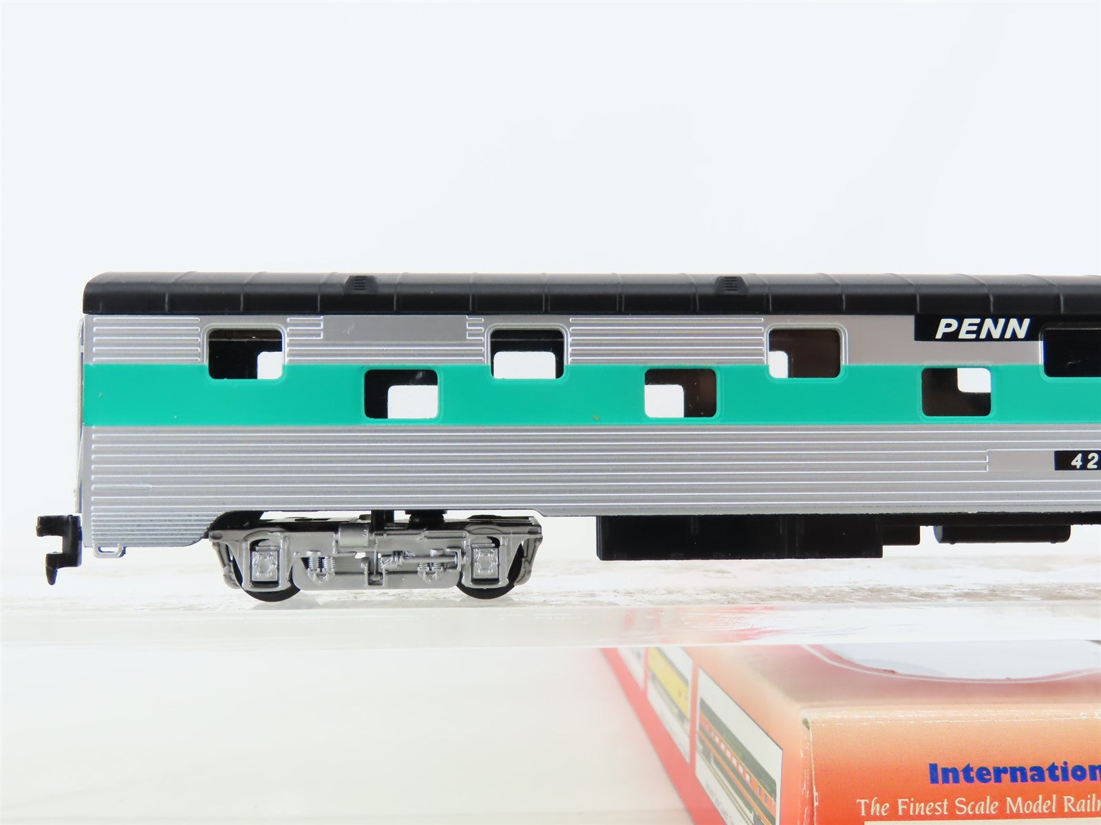 HO Scale IHC 47986 PC Penn Central P-S Corrugated-Side Sleeper Passenger #4202