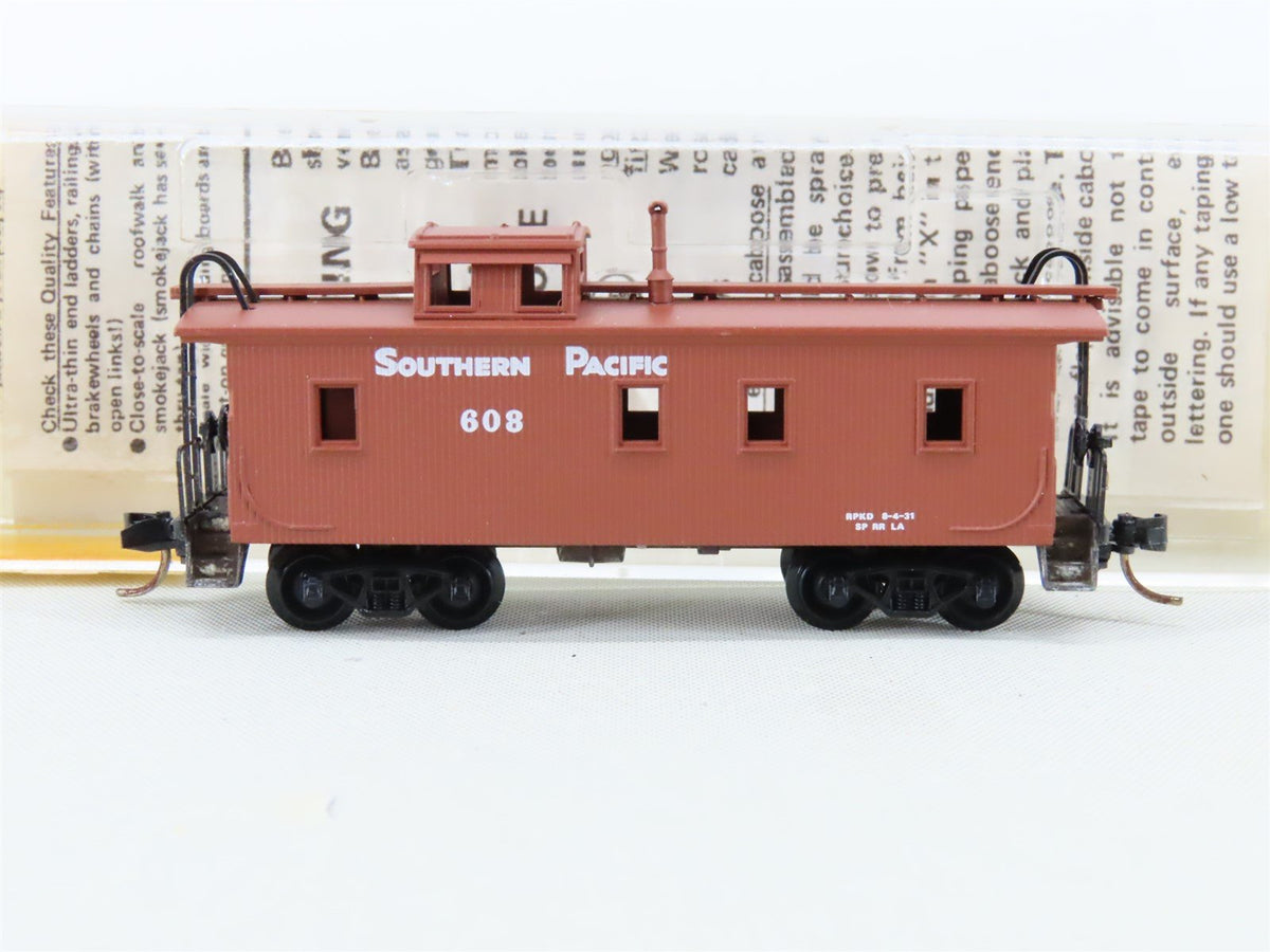 N Kadee Micro-Trains MTL 50070 SP Southern Pacific 34&#39; Wood Sheathed Caboose 608