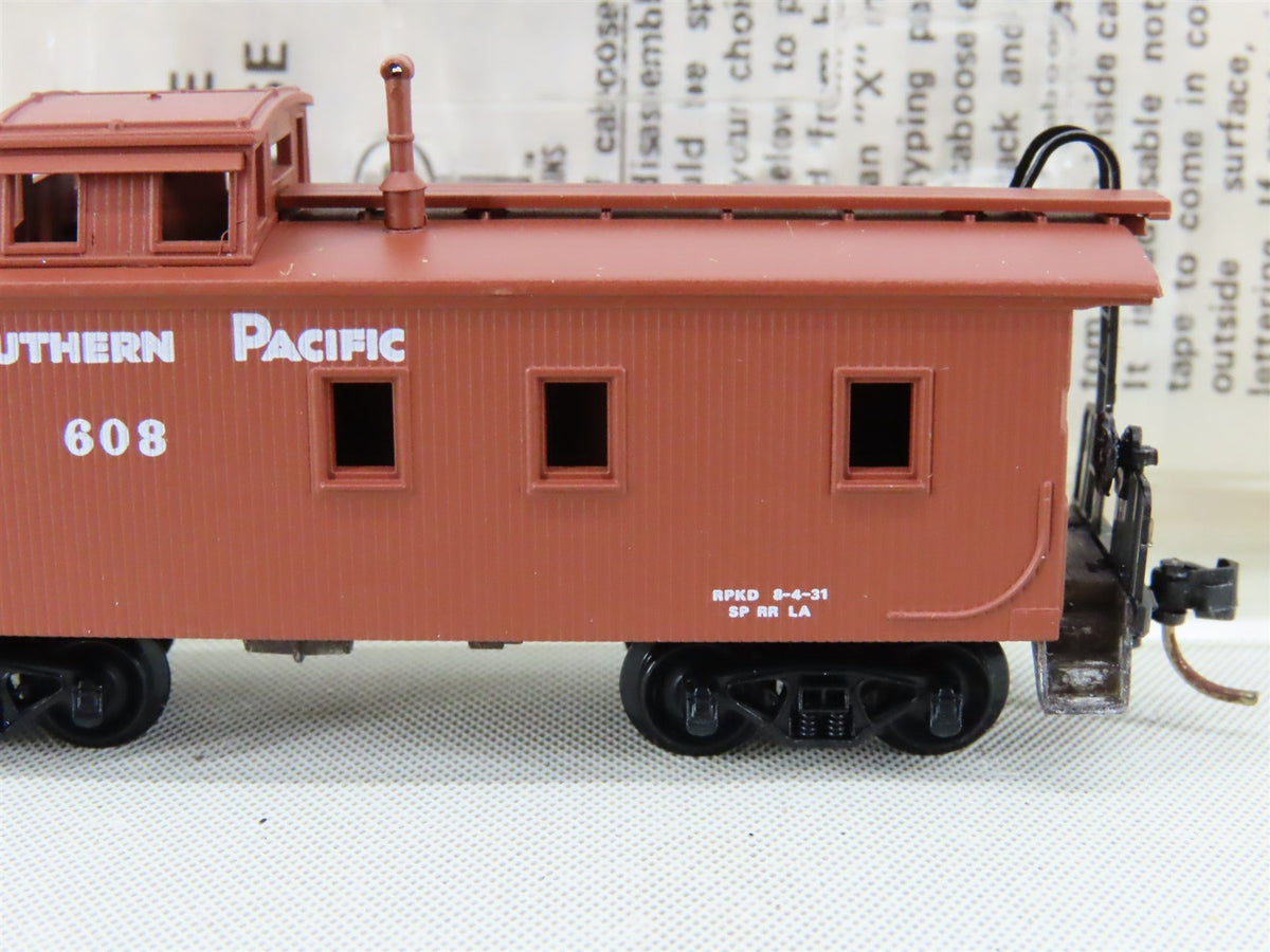 N Kadee Micro-Trains MTL 50070 SP Southern Pacific 34&#39; Wood Sheathed Caboose 608