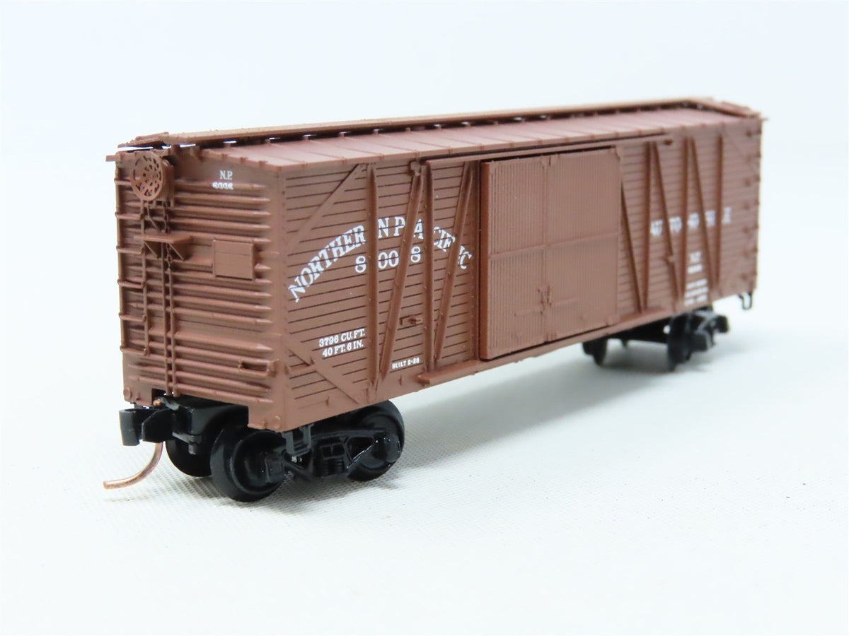 N Scale Micro-Trains MTL 29030 NP Northern Pacific 40&#39; Box Car #8008