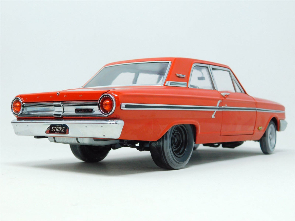 1:18 Scale RC2 American Muscle Authentics 33767 1964 Ford Fairlane Thunderbolt