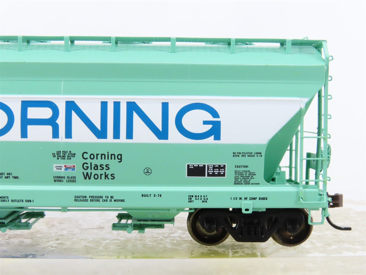 HO Scale Athearn #93961 NAHX Corning Glass Works 2-Bay Covered Hopper #90403