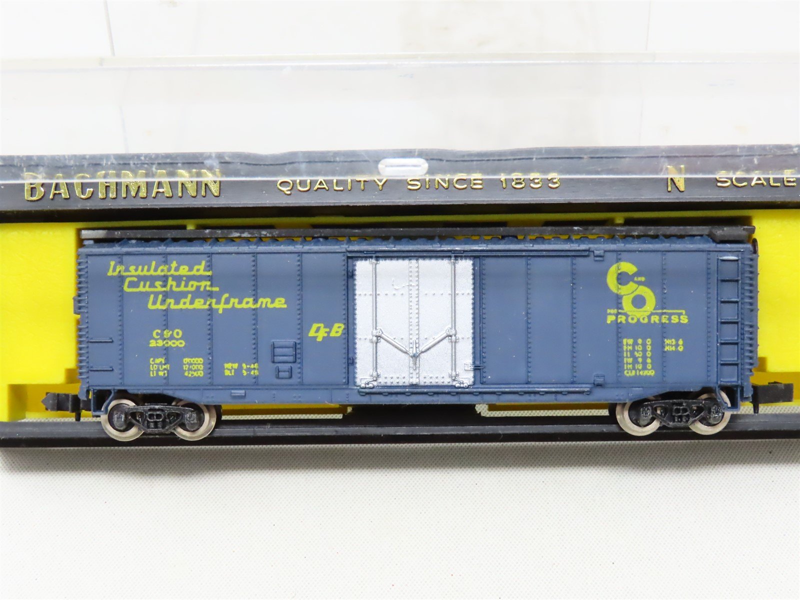 N Scale Bachmann 5445 C&O Chesapeake & Ohio 51' Plug Door Box Car #23000