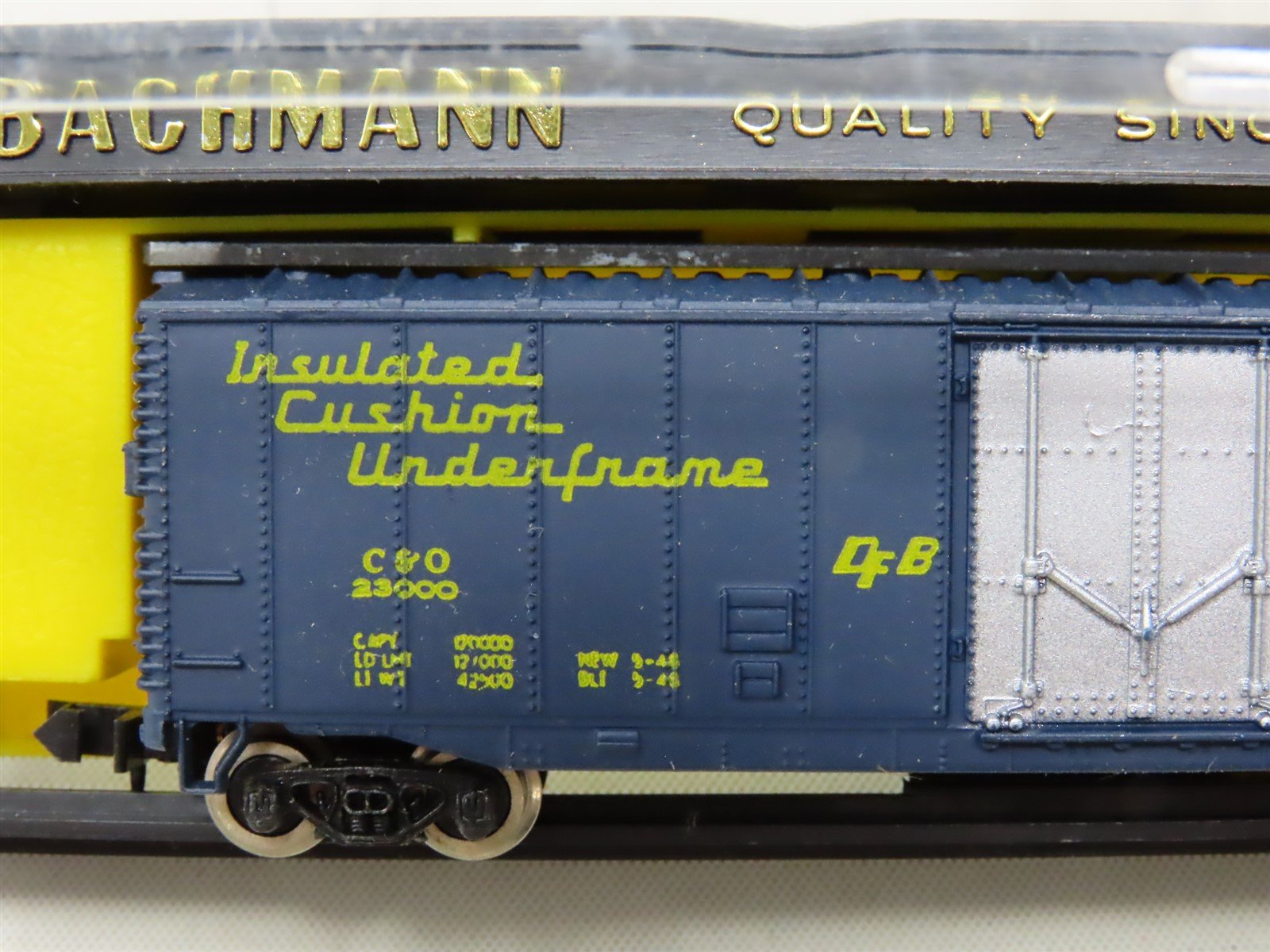 N Scale Bachmann 5445 C&O Chesapeake & Ohio 51' Plug Door Box Car #23000
