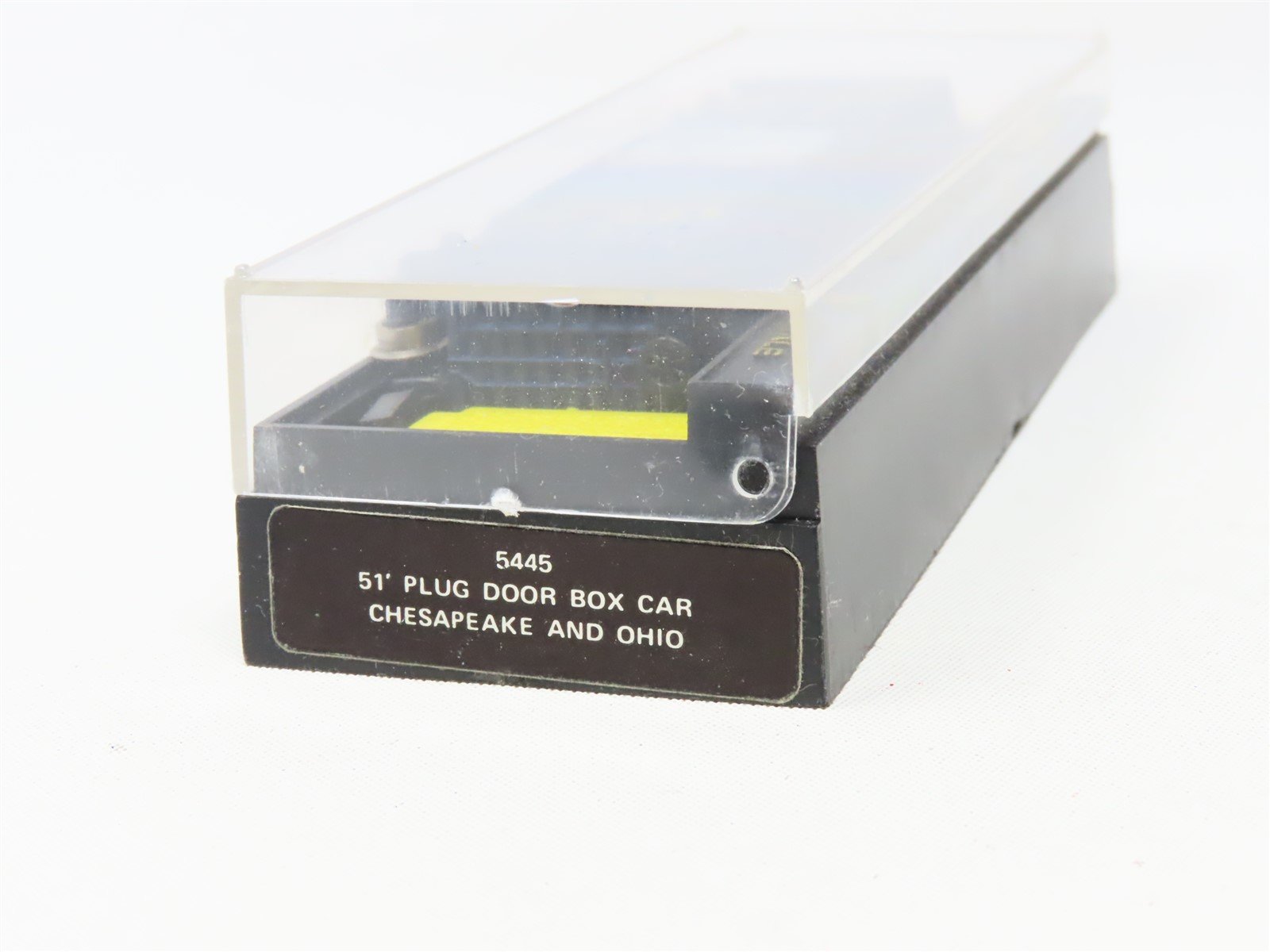 N Scale Bachmann 5445 C&O Chesapeake & Ohio 51' Plug Door Box Car #23000