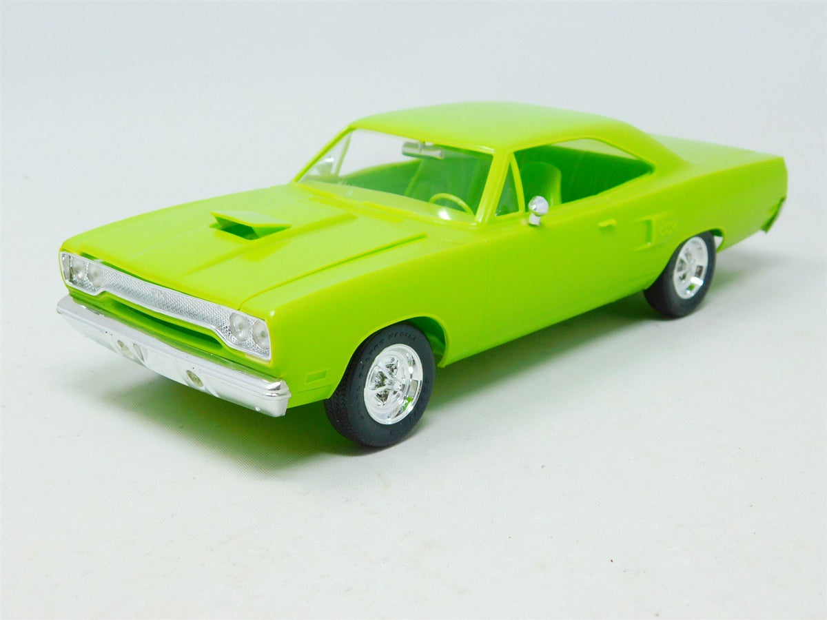 1:24 Scale Monogram Plastic Model Car Kit #2293 &#39;70 Plymouth GTX