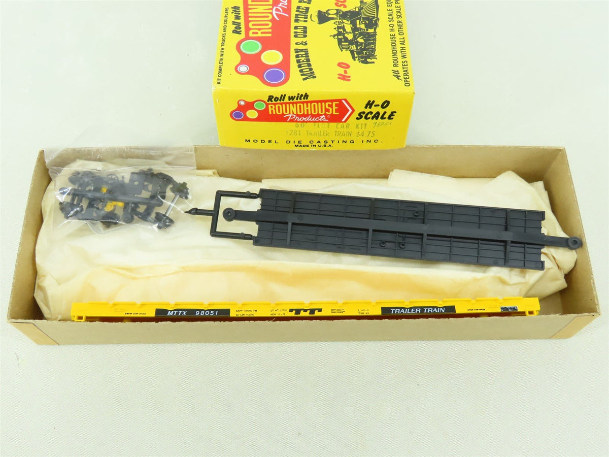 HO Scale Roundhouse 1281 MTTX Trailer Train 60&#39; Flat Car #98051 Kit