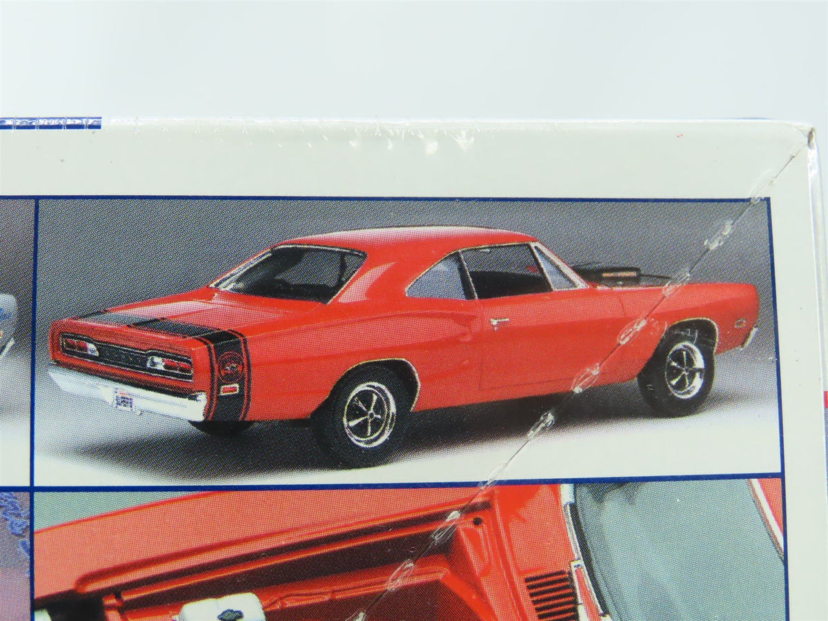 1:24 Scale Revell Monogram Model Car Kit #85-2363 &#39;69 Dodge Super Bee 2 &#39;n 1