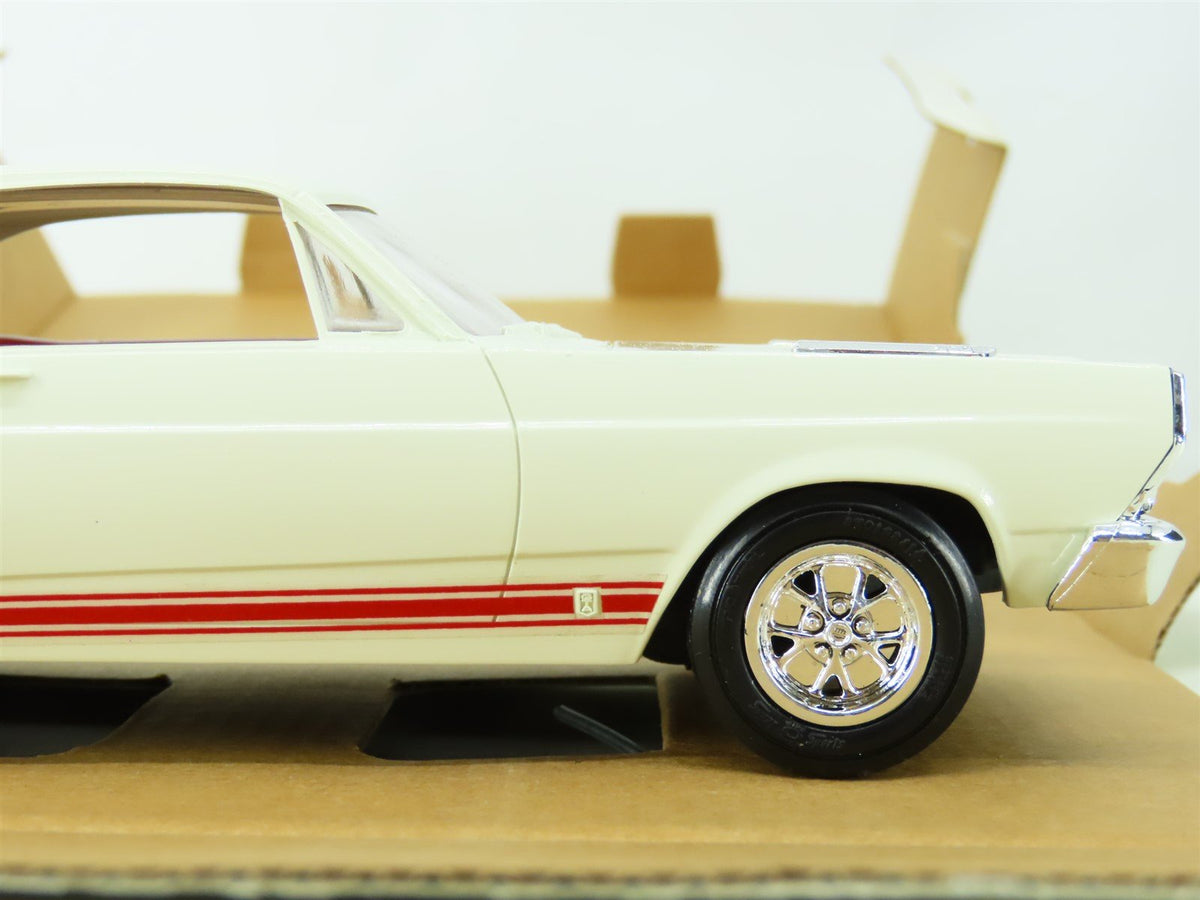 1:25 Scale AMT Ertl Plastic Model Car #6253 1966 Ford Fairlane GT/A