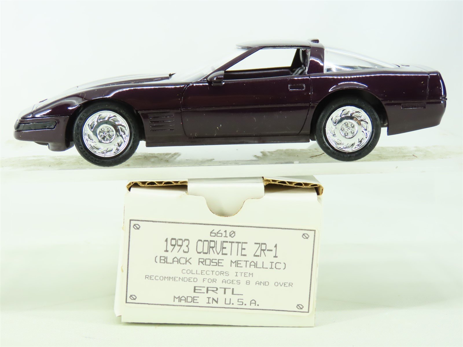 1:25 Scale AMT Ertl Plastic Model Car #6610 1993 Corvette ZR-1