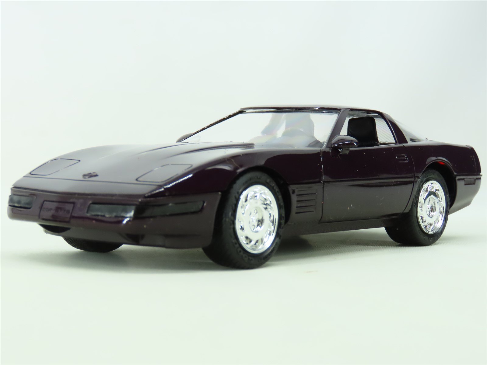 1:25 Scale AMT Ertl Plastic Model Car #6610 1993 Corvette ZR-1
