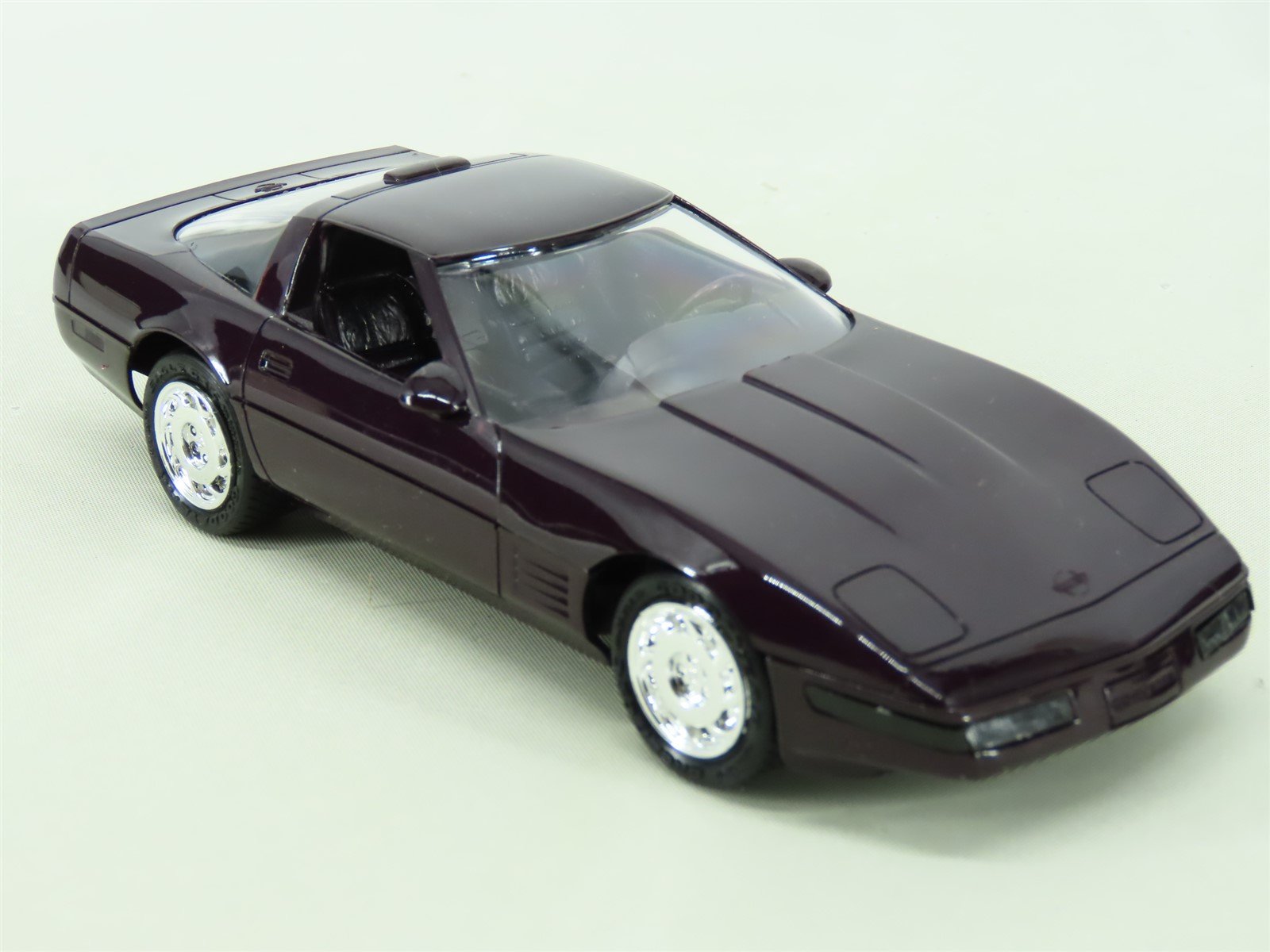 1:25 Scale AMT Ertl Plastic Model Car #6610 1993 Corvette ZR-1