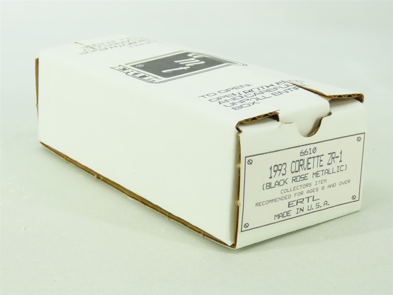 1:25 Scale AMT Ertl Plastic Model Car #6610 1993 Corvette ZR-1