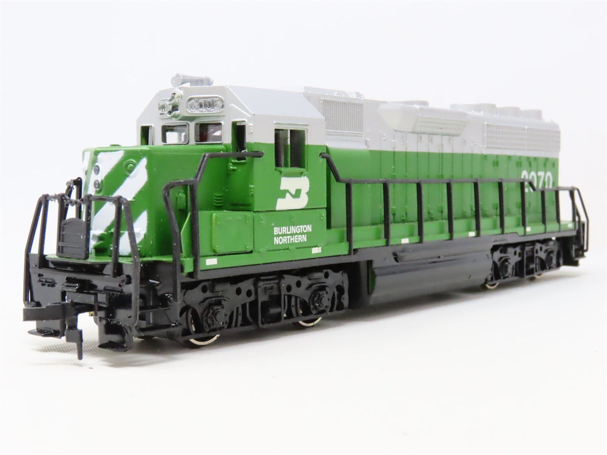 HO Scale Bachmann 825 BN Burlington Northern GP40 Diesel Locomotive w/Caboose