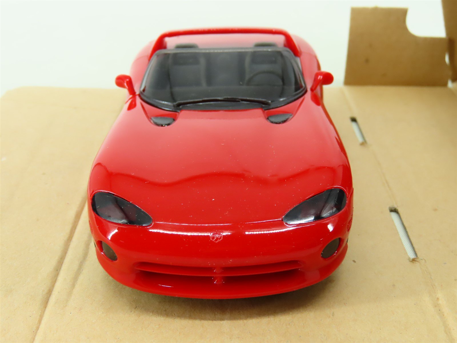 1:25 Scale AMT Ertl Plastic Model Car #6113 1992 Dodge Viper RT/10