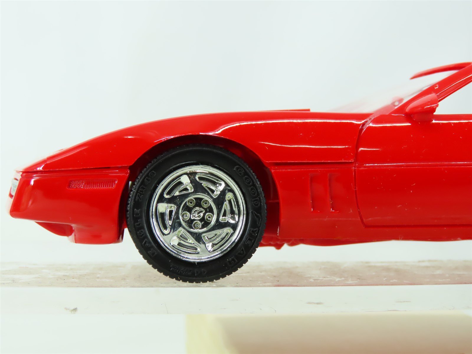 1:25 Scale AMT Ertl Plastic Model Car #6044 1990 Corvette Convertible