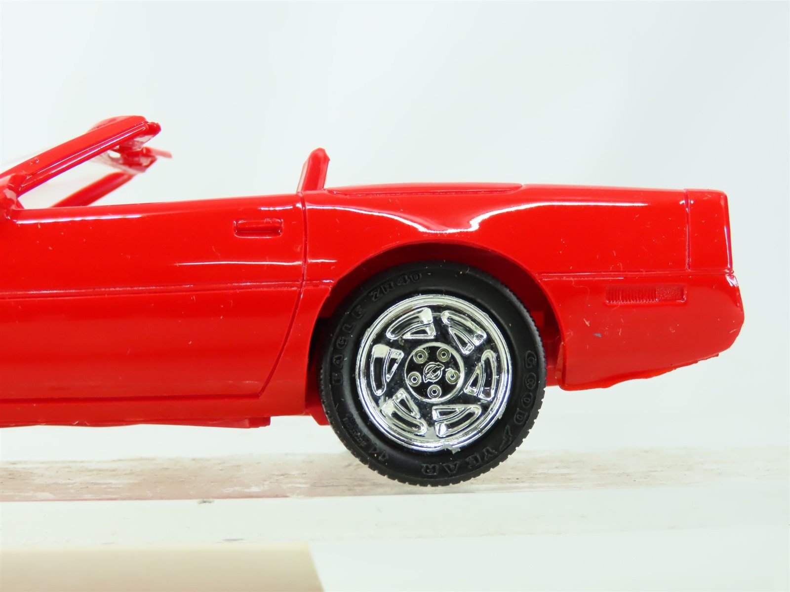1:25 Scale AMT Ertl Plastic Model Car #6044 1990 Corvette Convertible