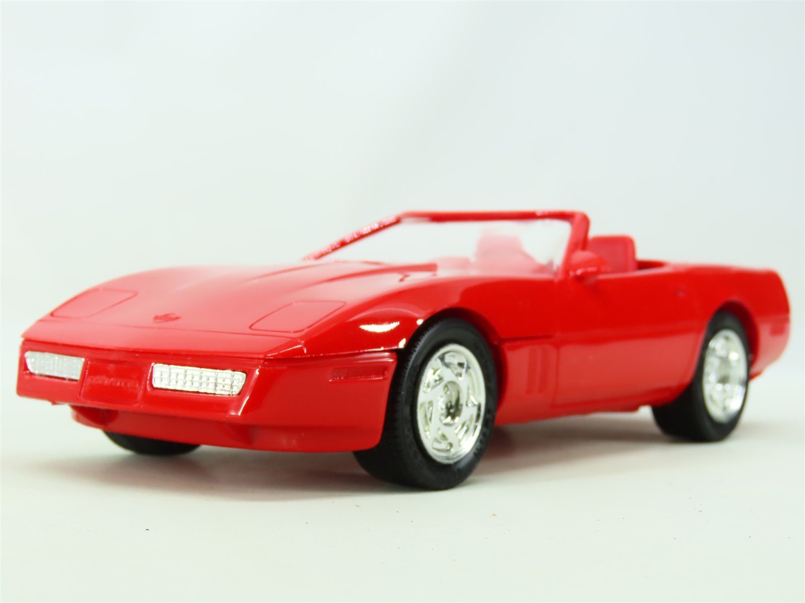 1:25 Scale AMT Ertl Plastic Model Car #6044 1990 Corvette Convertible
