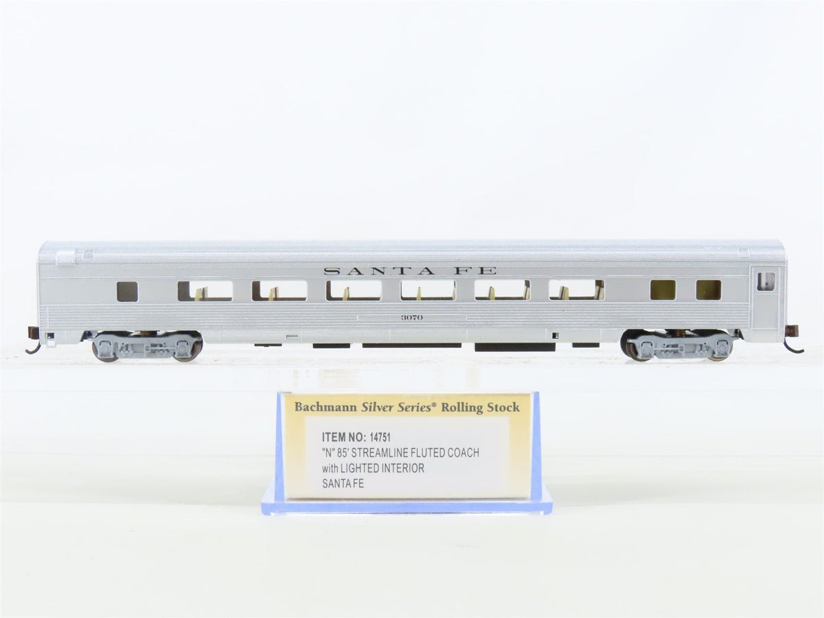 N Scale Bachmann Silver 14751 ATSF 85&#39; Streamline Fluted Coach Passenger #3070
