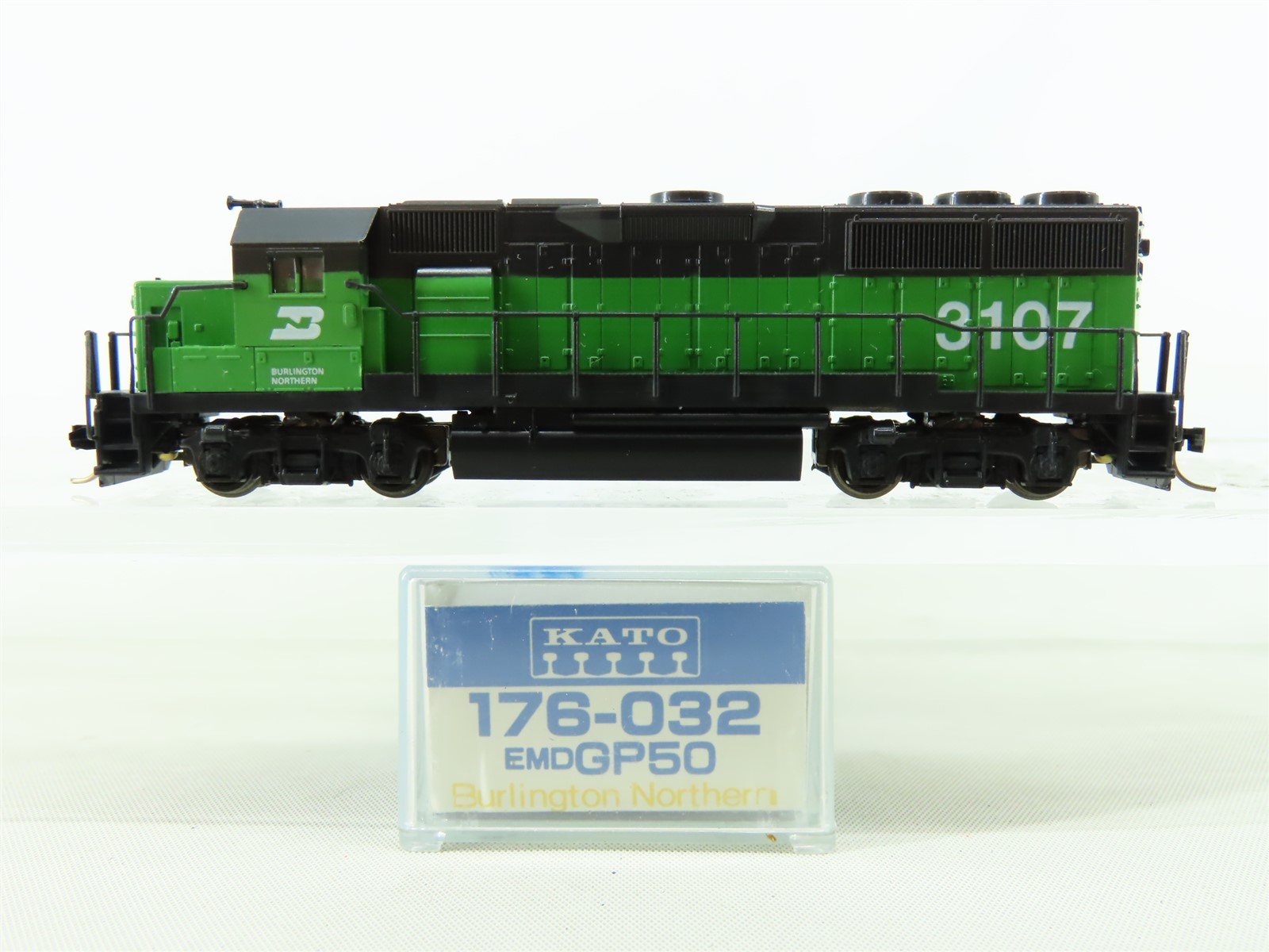 N Scale KATO 176-032 BN Burlington Northern EMD GP50 Diesel Locomotive #3107