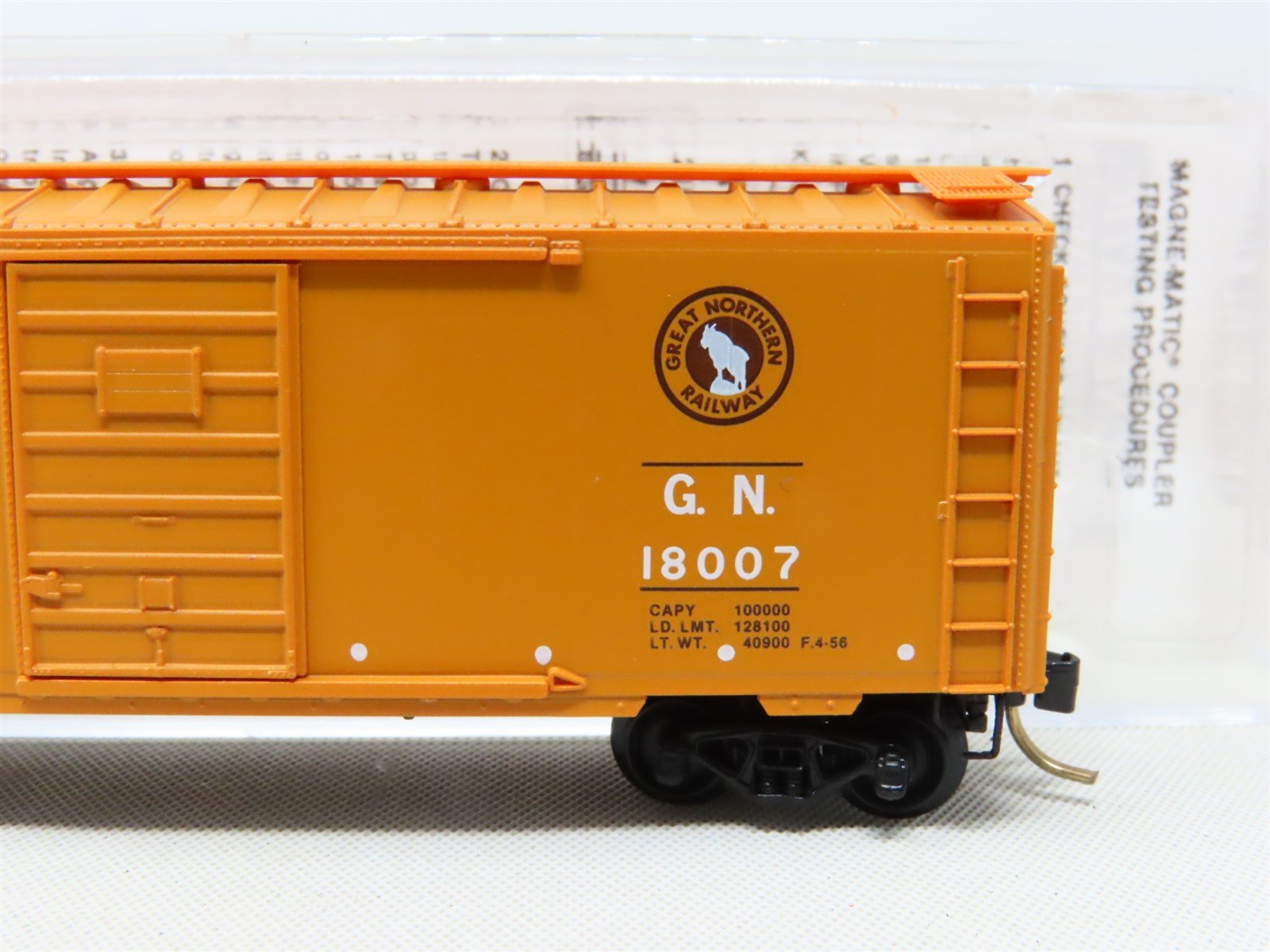 N Scale Micro-Trains MTL #20190 GN Great Northern Circus Car 40' Box Car #18007