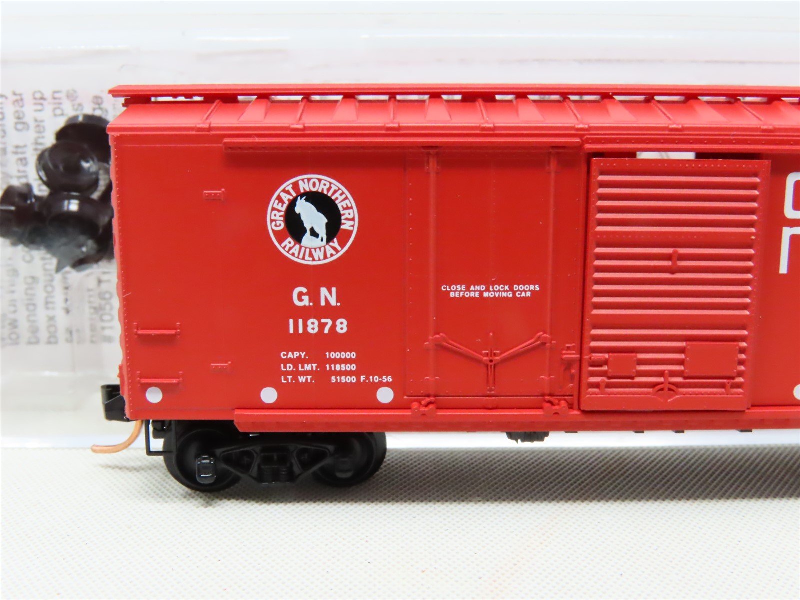 N Micro-Trains MTL 22020 GN Great Northern 40' Plug & Sliding Door Boxcar #11878
