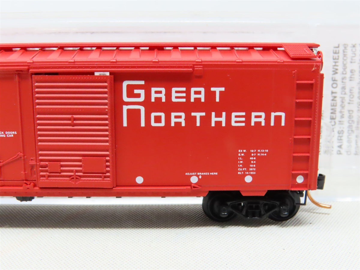 N Micro-Trains MTL 22020 GN Great Northern 40&#39; Plug &amp; Sliding Door Boxcar #11878