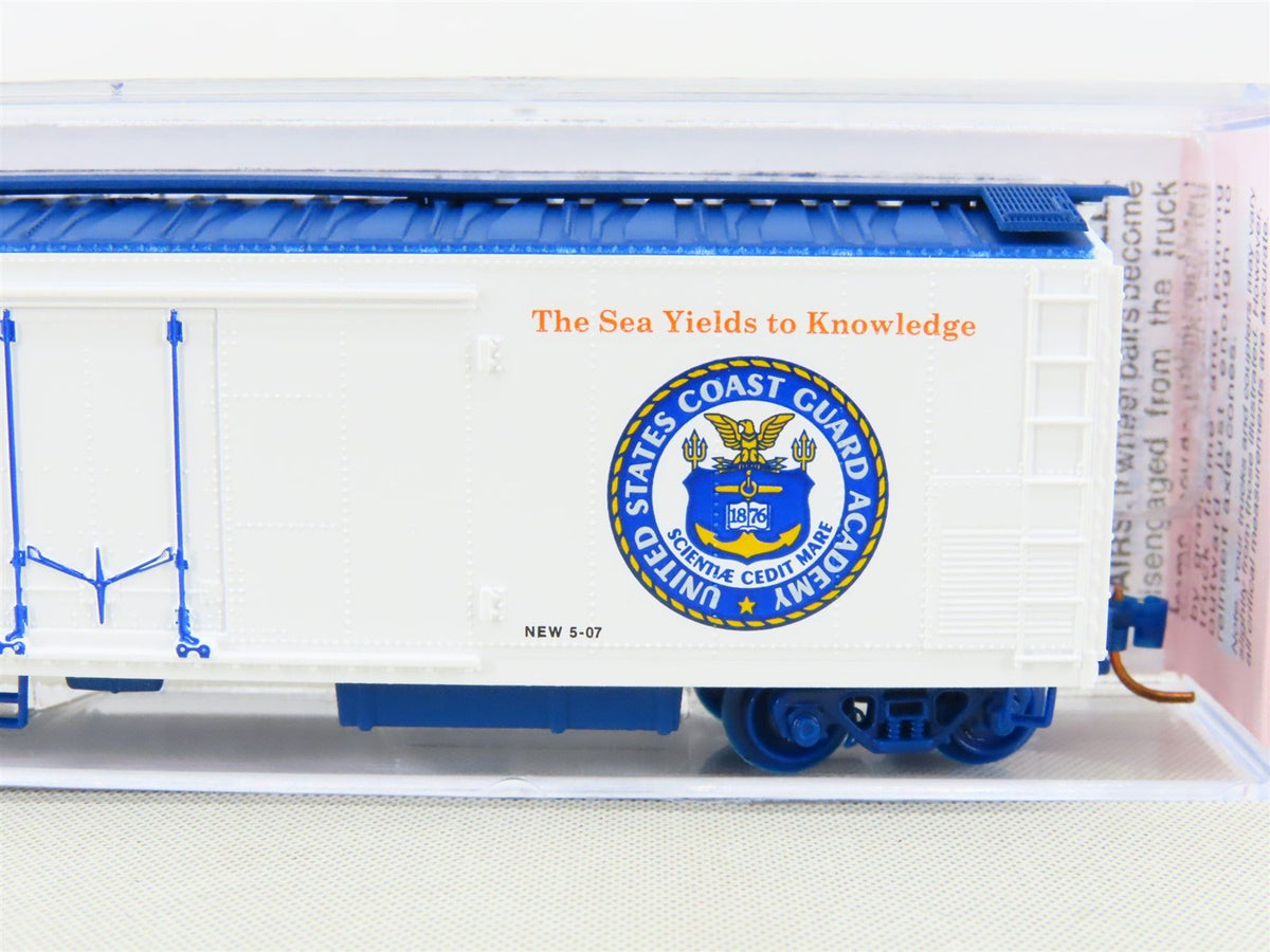 N Scale Micro-Trains MTL NSC 07-01 CGAX US Coast Guard Mechanical Reefer #1876