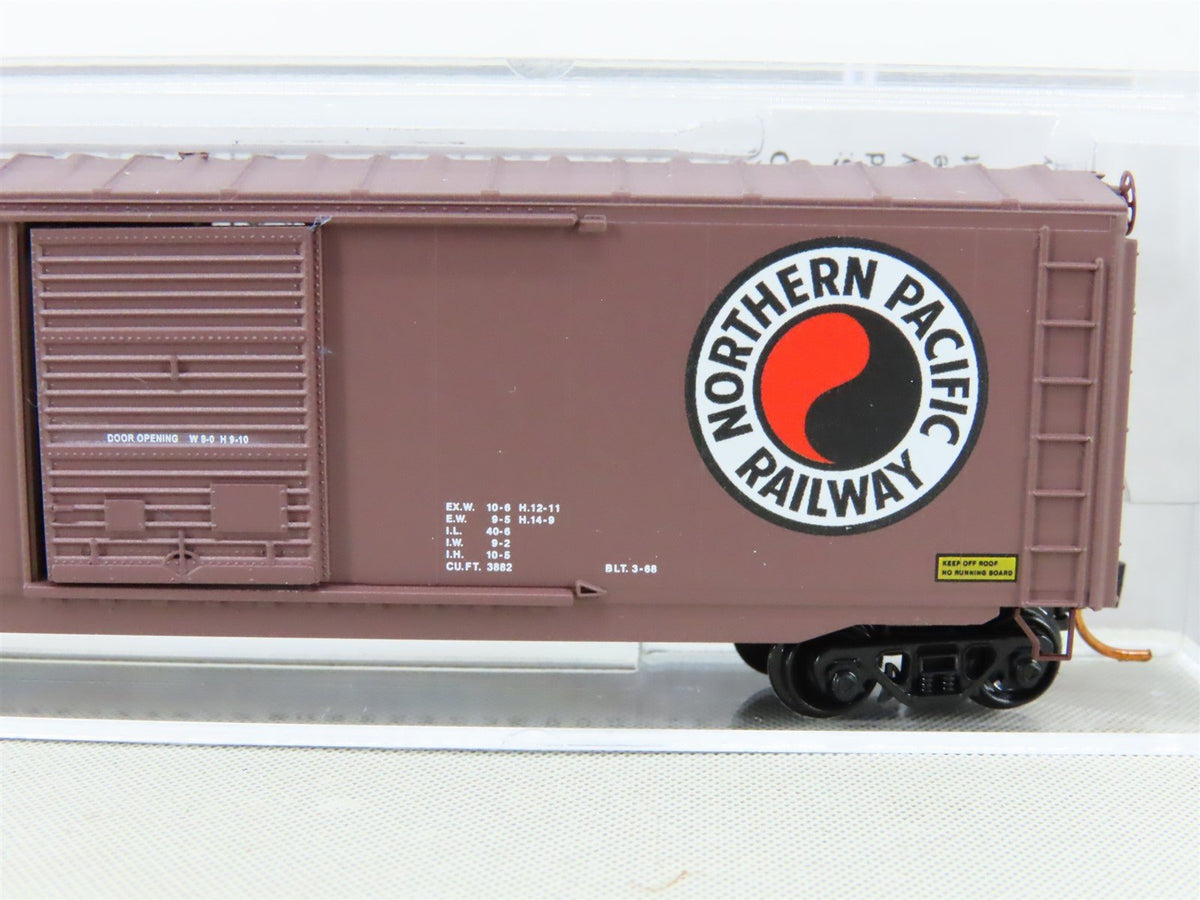 N Scale Micro-Trains MTL 07700270 NP Northern Pacific 50&#39; Box Car #31500
