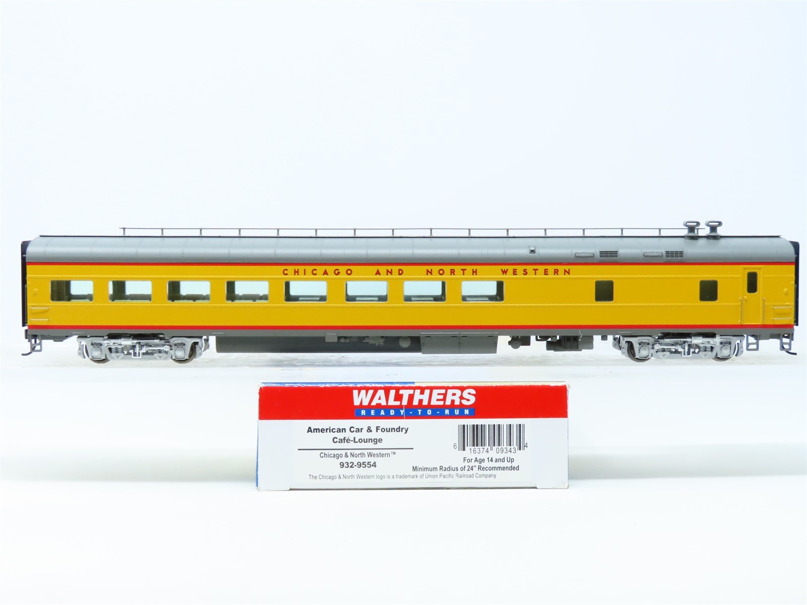 HO Scale Walthers 932-9554 CNW Chicago North Western Café Lounge Passenger