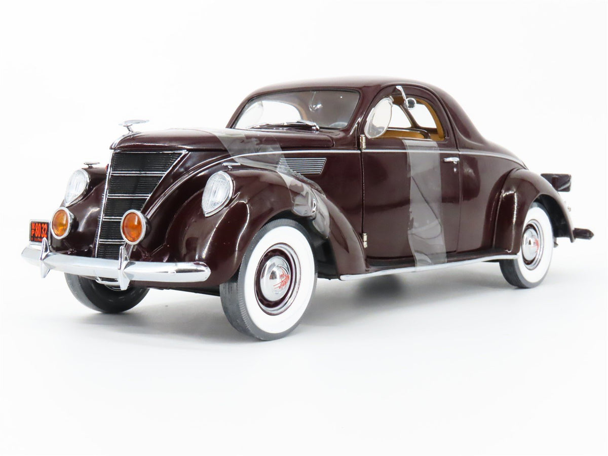 1:18 Scale Precision 100 Die-Cast 32890 1937 Lincoln Zephyr