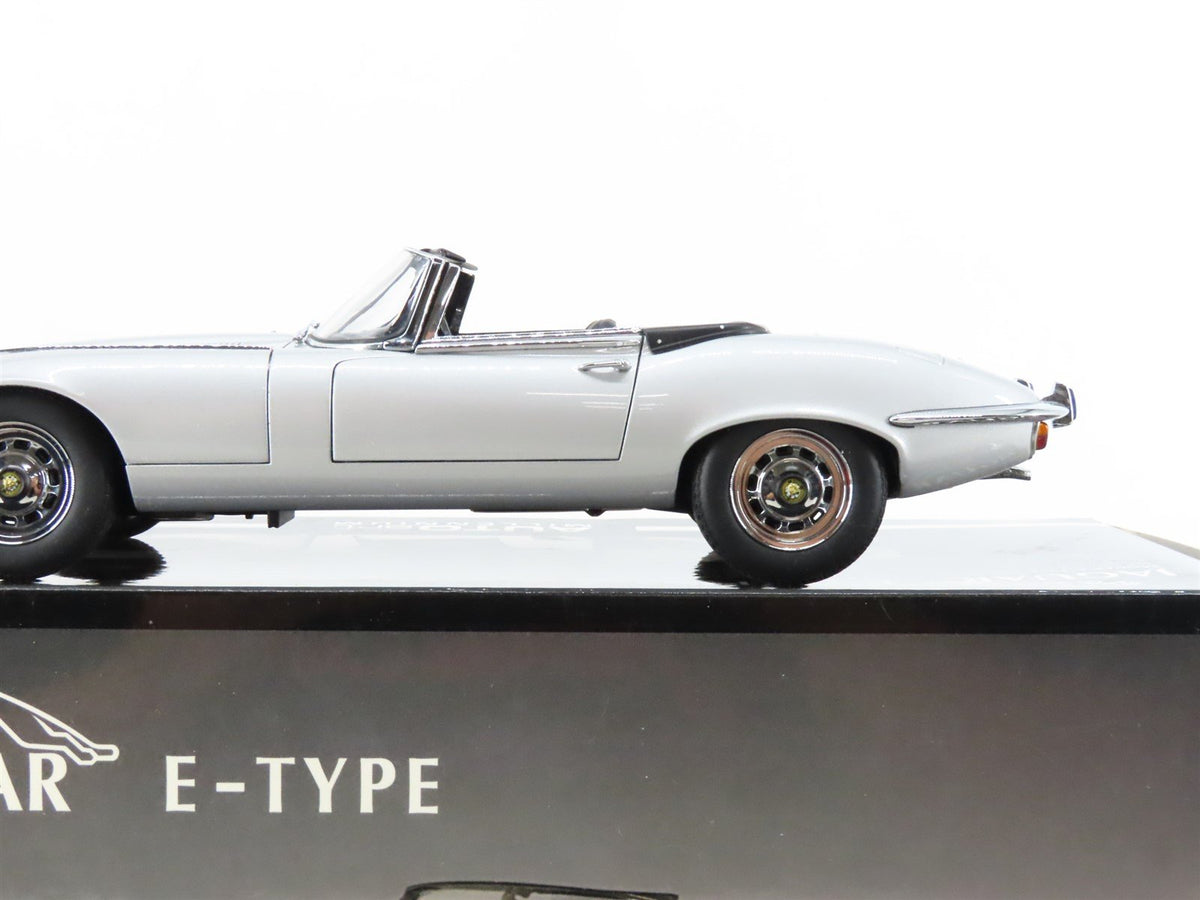 1:18 Scale AUTOart Millennium Die-Cast 73521 Jaguar E-Type