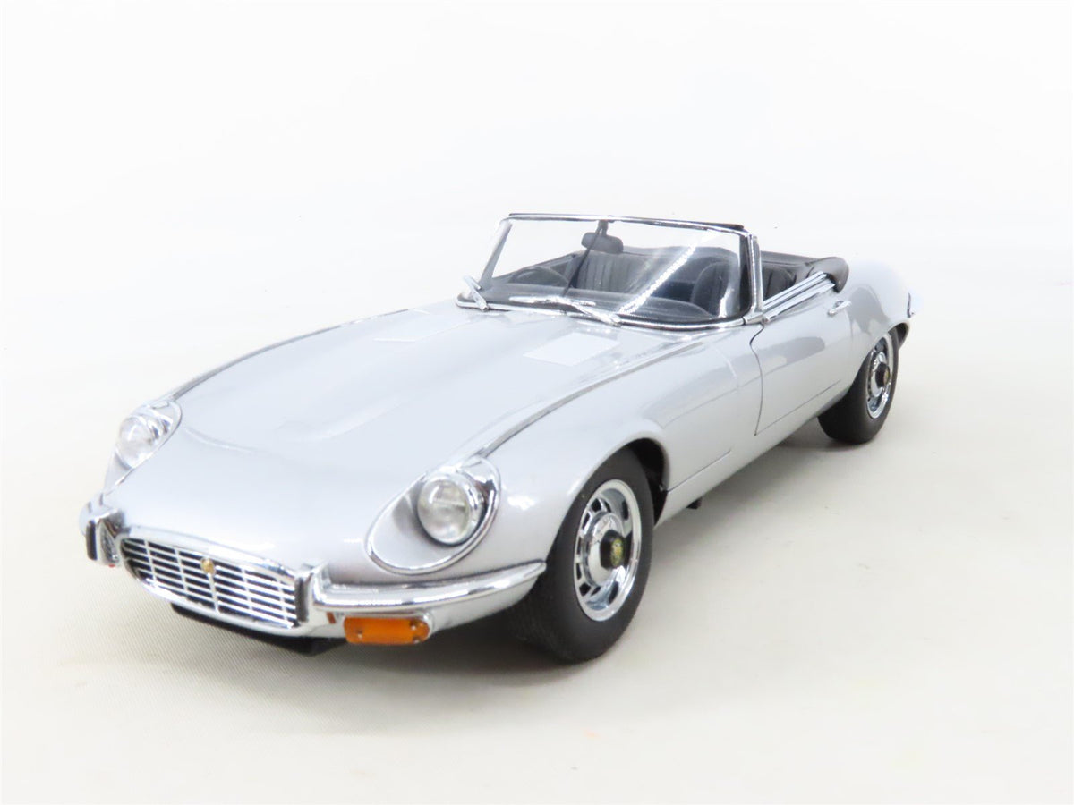 1:18 Scale AUTOart Millennium Die-Cast 73521 Jaguar E-Type