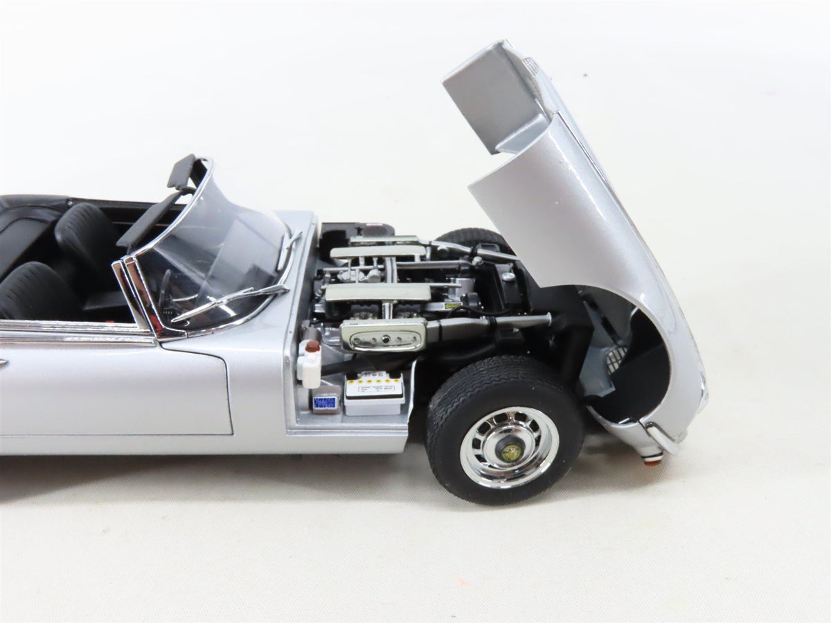 1:18 Scale AUTOart Millennium Die-Cast 73521 Jaguar E-Type