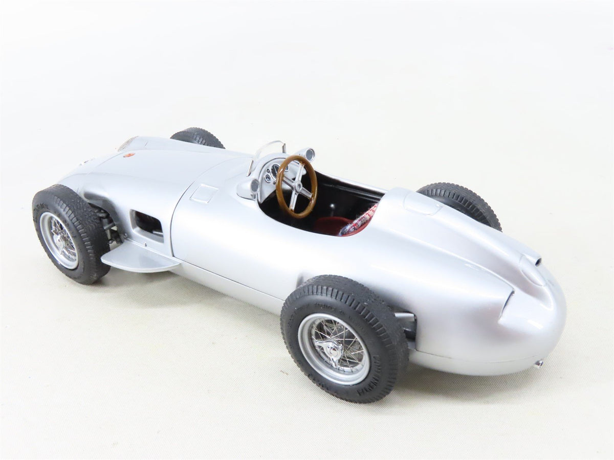 1:18 Scale CMC Die-Cast M-006 Mercedes-Benz W196 Silberpfeil-Monoposto