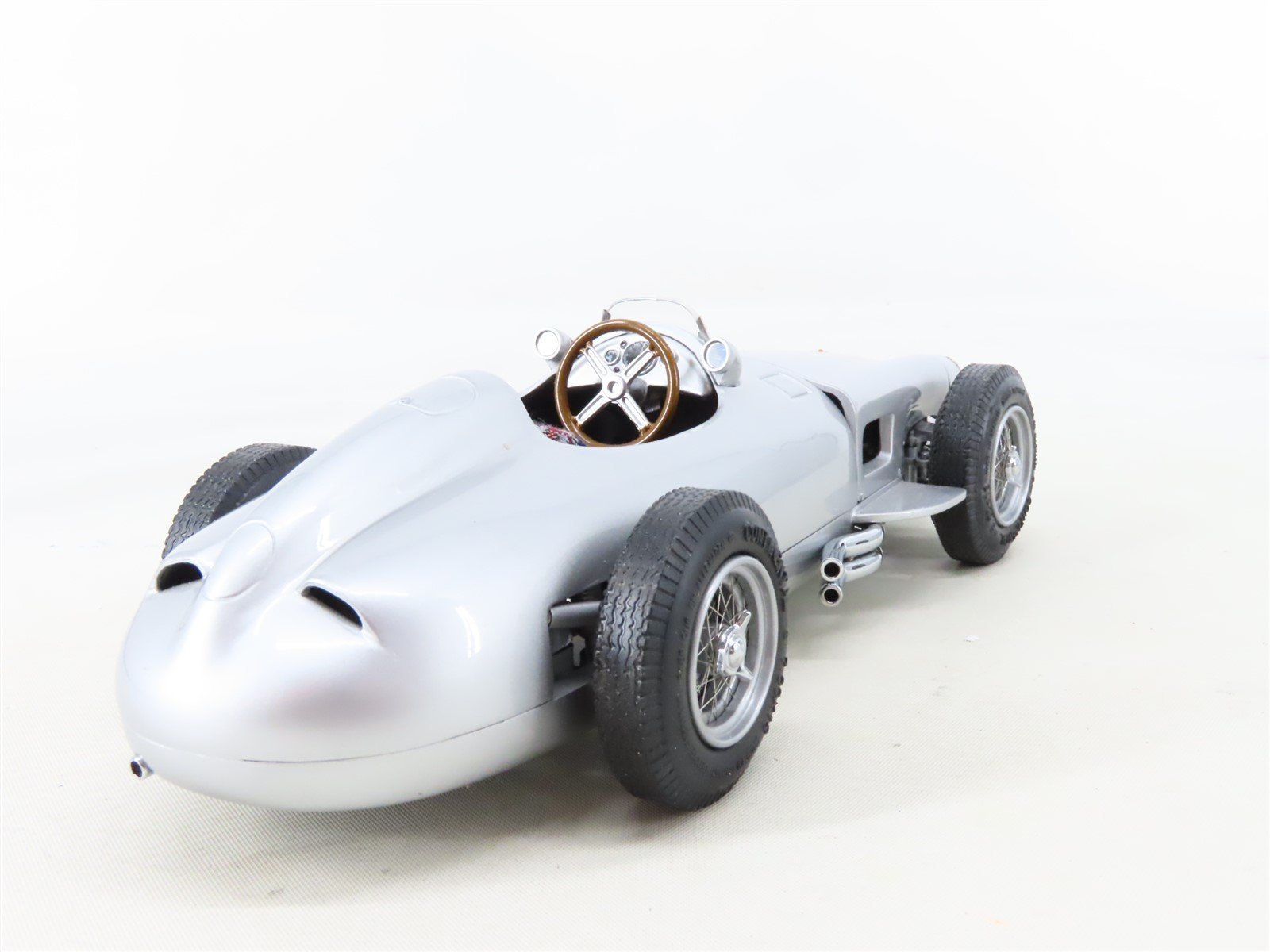 1:18 Scale CMC Die-Cast M-006 Mercedes-Benz W196 Silberpfeil-Monoposto -  Model Train Market