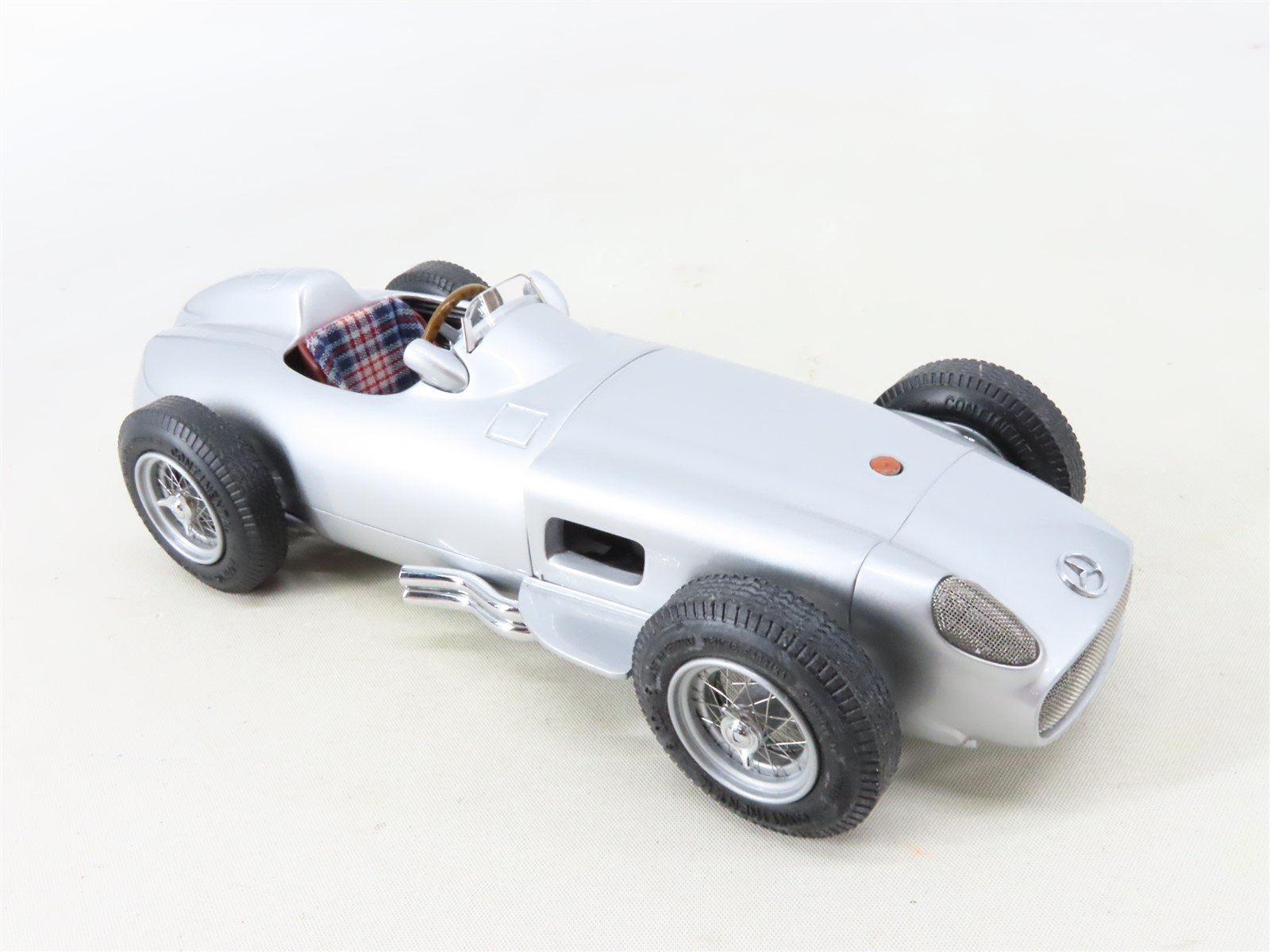 1:18 Scale CMC Die-Cast M-006 Mercedes-Benz W196 Silberpfeil-Monoposto -  Model Train Market