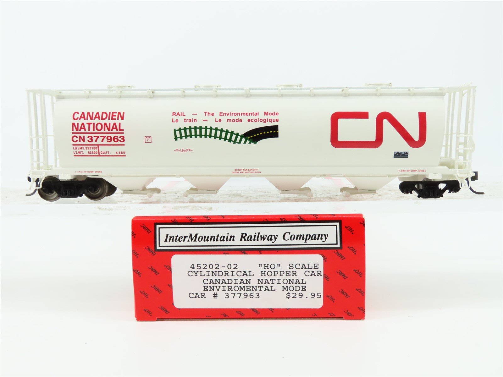 HO Scale InterMountain 45202-02 CN Canadian National Cylindrical Hopper #377963