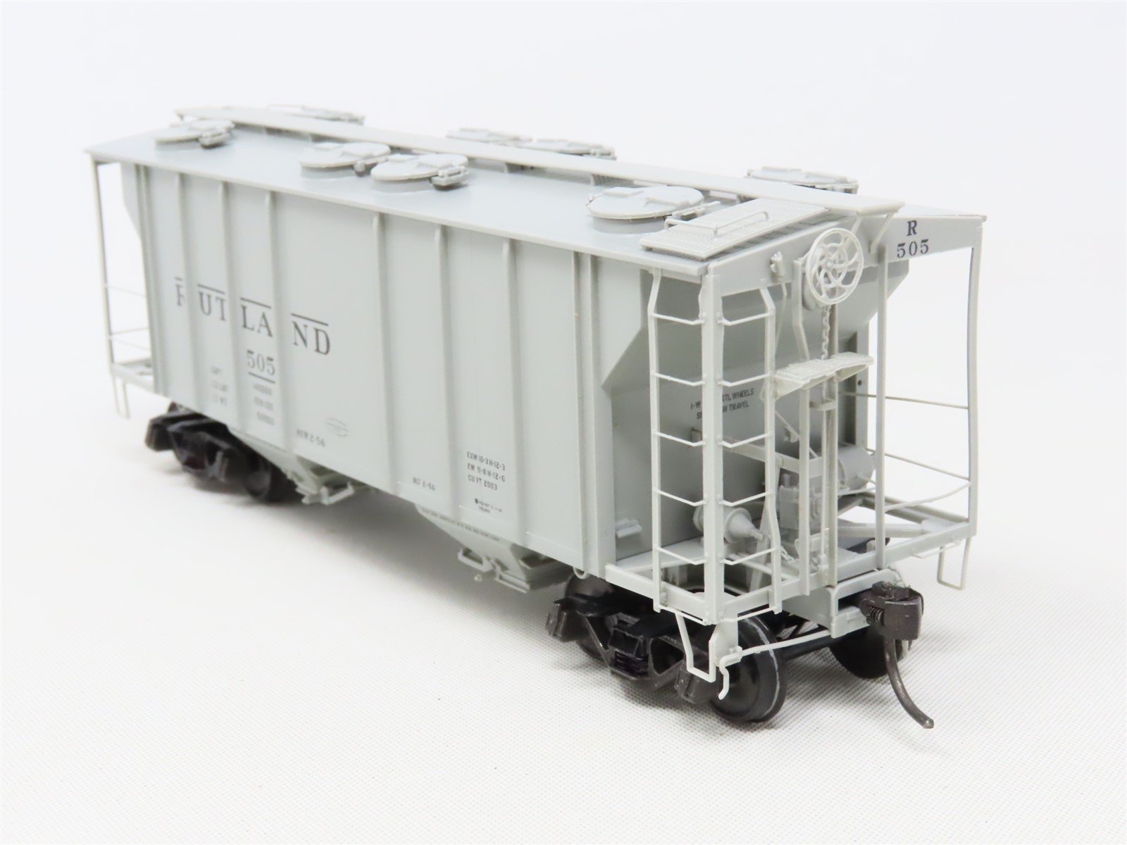 HO Scale Kadee Cars 8324 RUT Rutland 2-Bay Covered Hopper #505