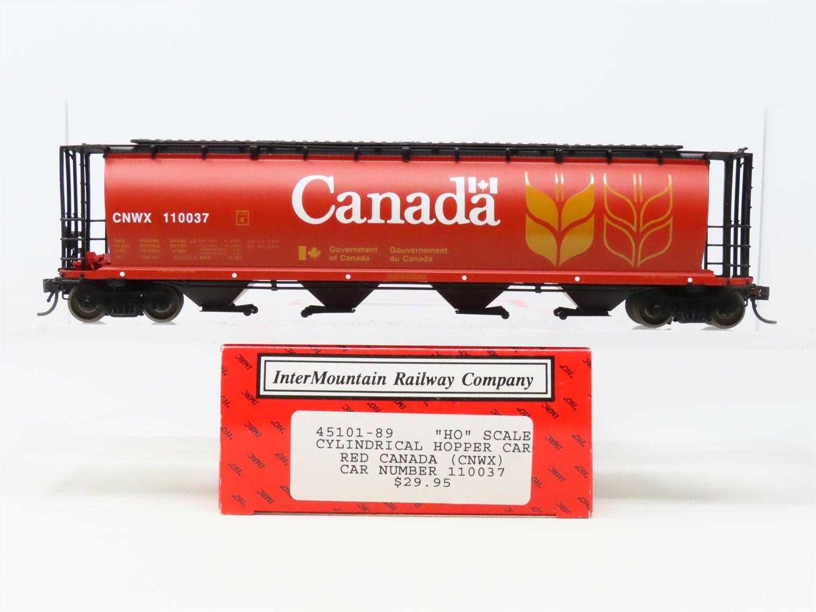 HO Scale InterMountain 45101-89 CNWX Canada 4-Bay Cylindrical Hopper #110037