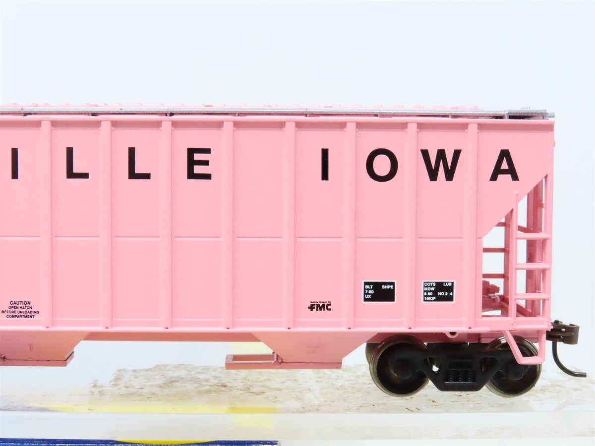 HO Scale Athearn 92764 RREX Farnhamville Iowa 3-Bay Covered Hopper #4322