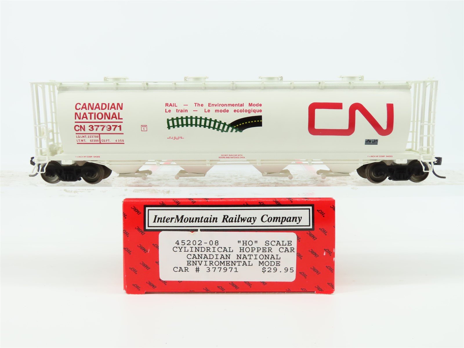 HO Scale InterMountain 45202-03 CN Canadian National Cylindrical Hopper #377971