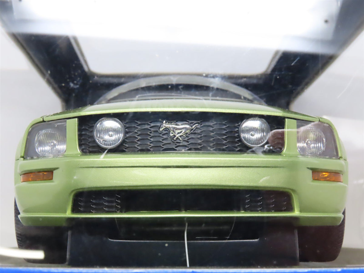 1:18 Scale AUTOart #73011 2005 Ford Mustang GT (2004 Auto Show Version) - Green