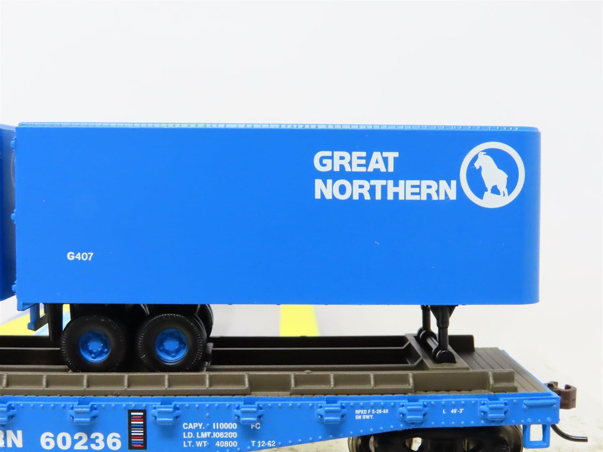 HO Scale Athearn 92399 GN Great Northern 50&#39; Flat Car #60236 w/ Two 25&#39; Trailers