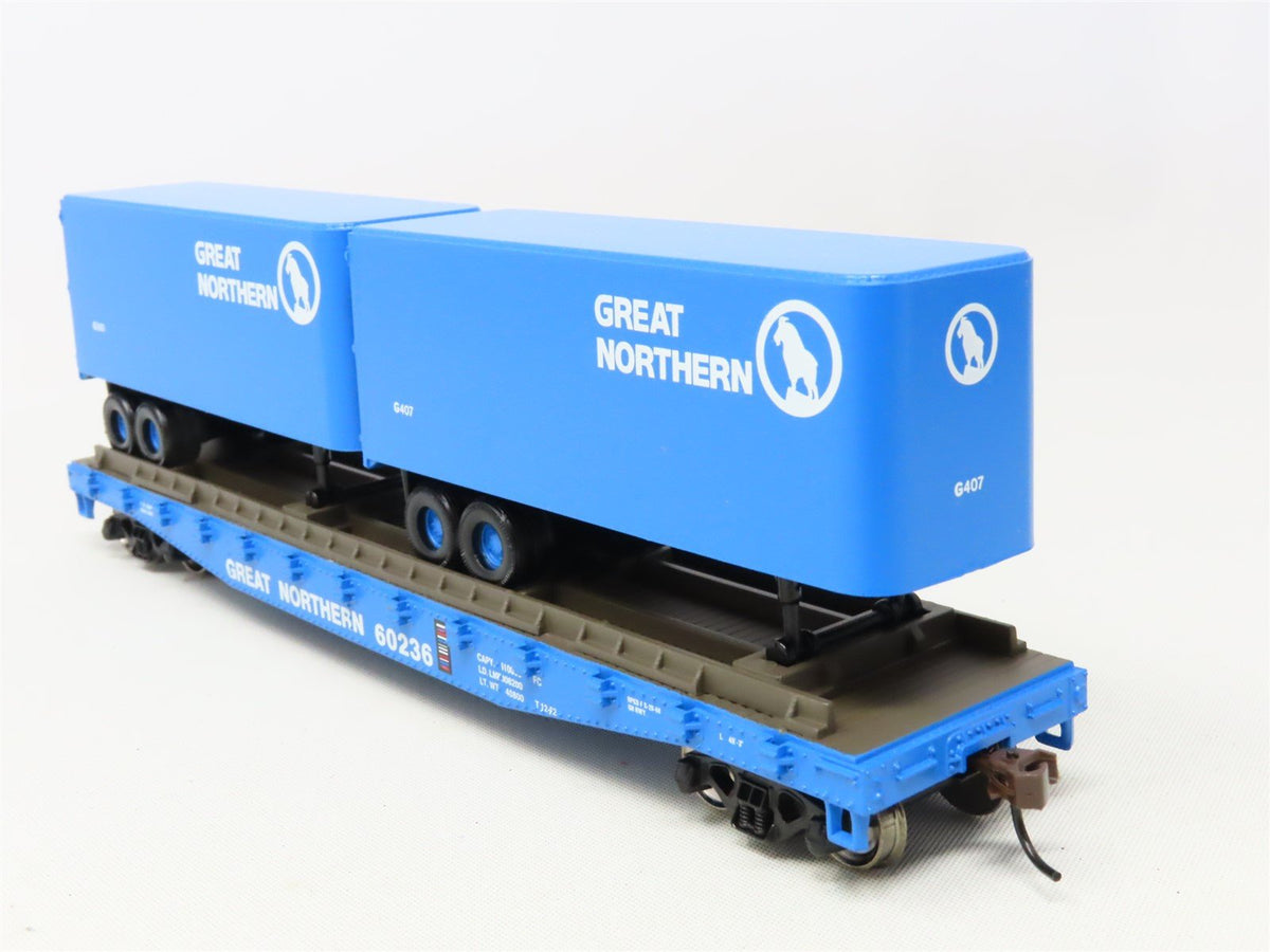 HO Scale Athearn 92399 GN Great Northern 50&#39; Flat Car #60236 w/ Two 25&#39; Trailers