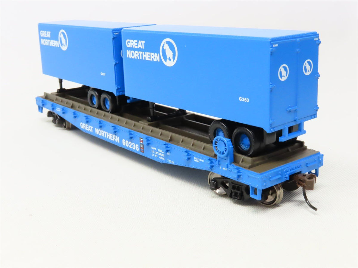 HO Scale Athearn 92399 GN Great Northern 50&#39; Flat Car #60236 w/ Two 25&#39; Trailers