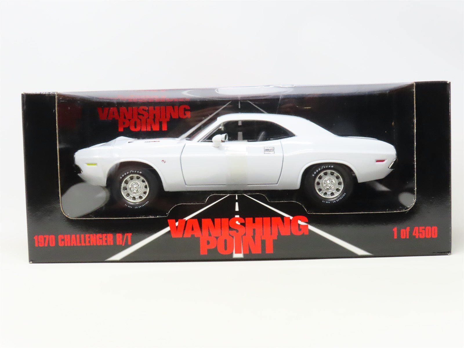 1:18 Scale Ertl #29019 Vanishing Point Die-Cast 1970 Challenger R/T - White